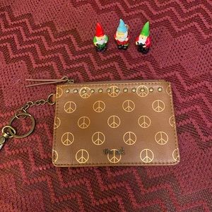 The Sak ID, cards and change holder